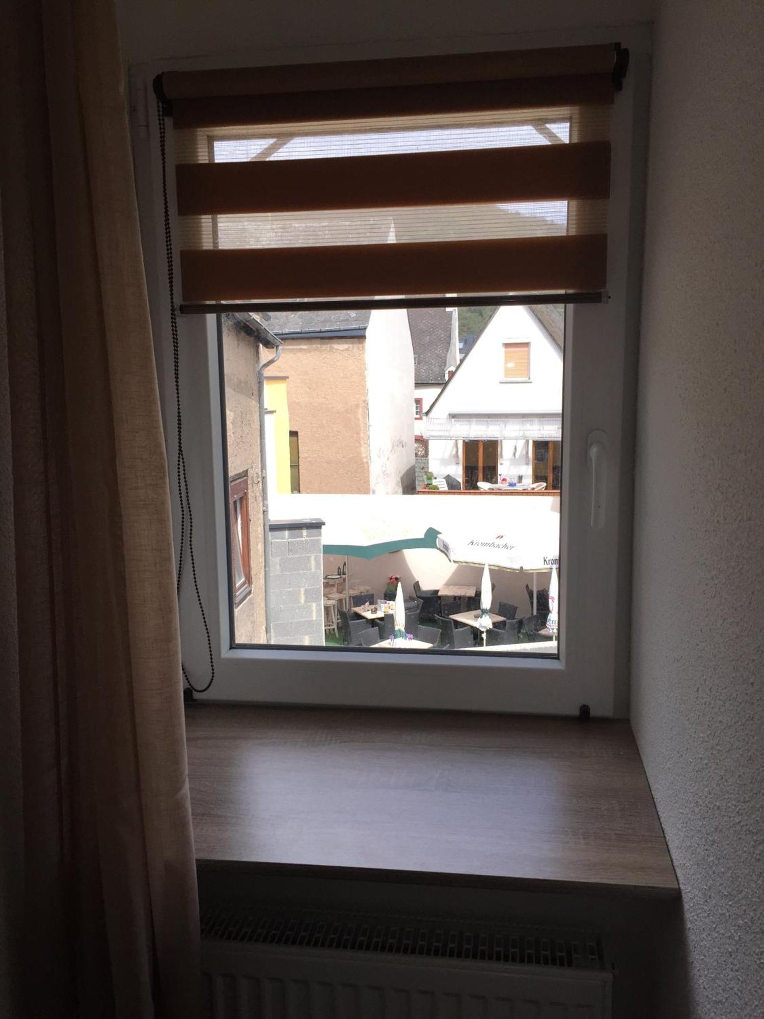 Hotel Zur Dorfschaenke Klotten Ruang foto